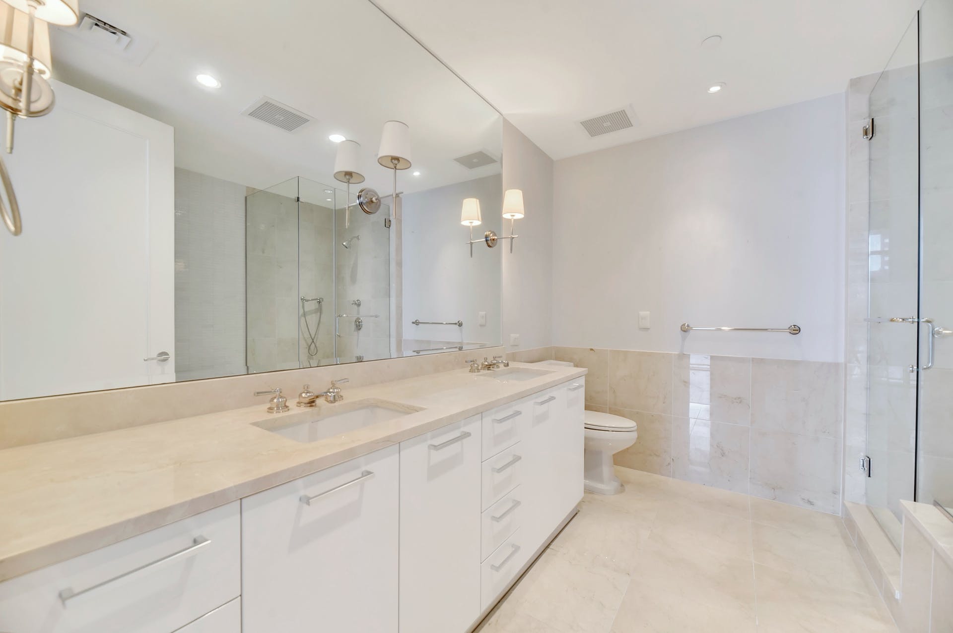 200 Congress Ave #13A