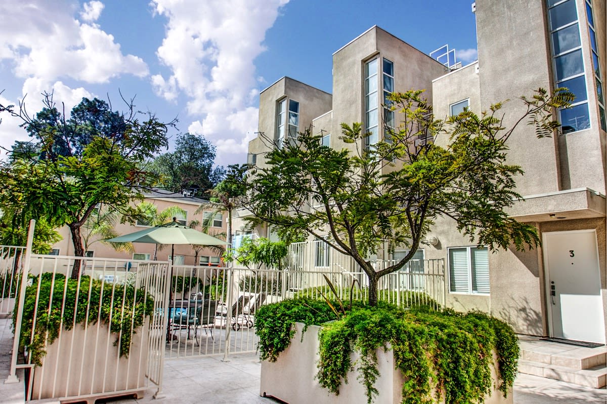 3944 Kentucky Drive Unit: 9 Hollywood Hills CA