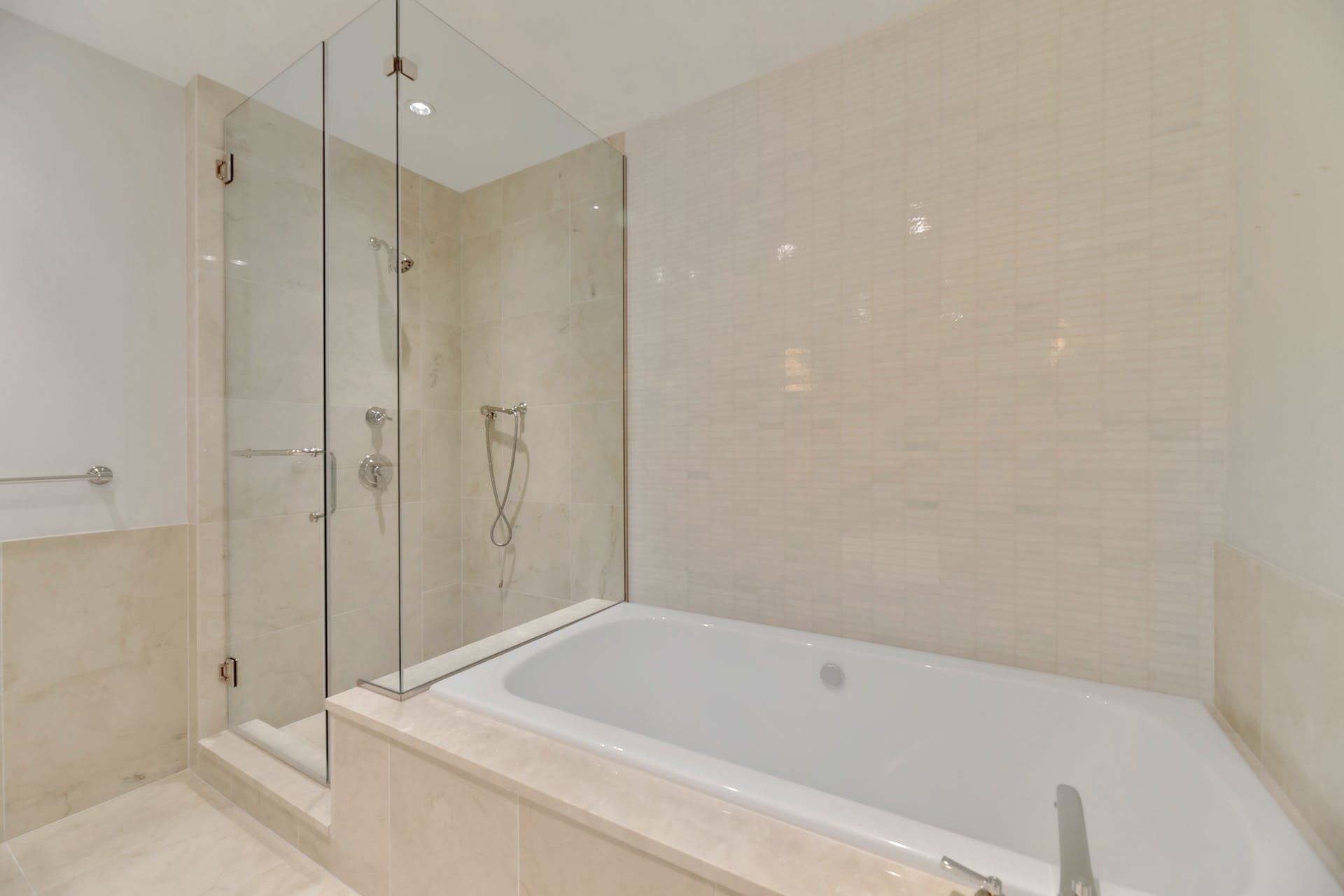 200 Congress Ave #13A