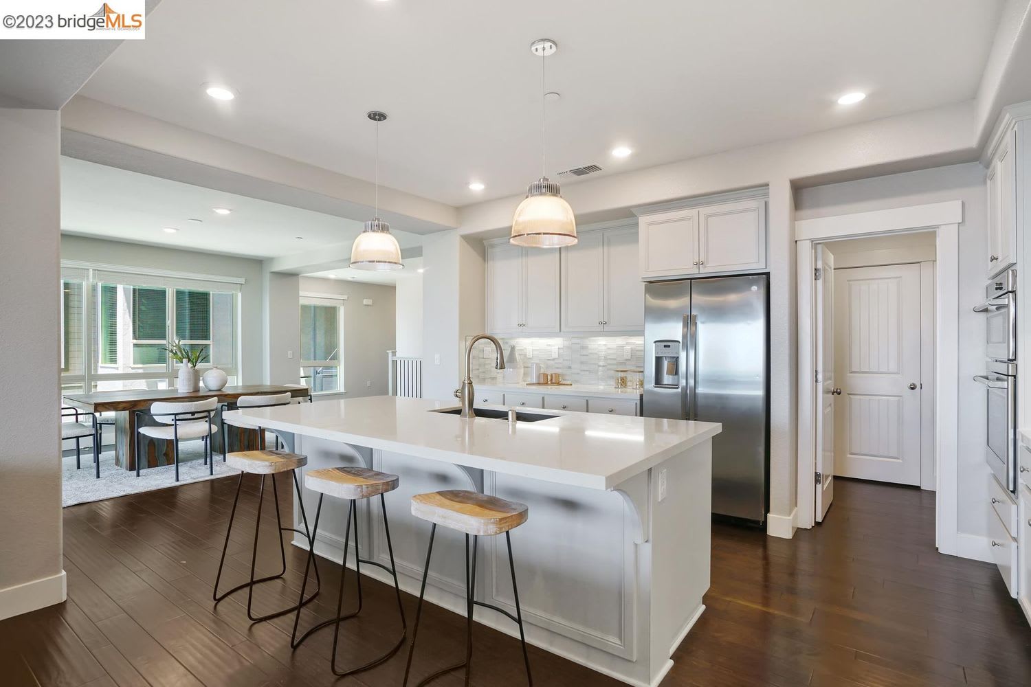 6763 Skyview Dr, Oakland, CA 94605