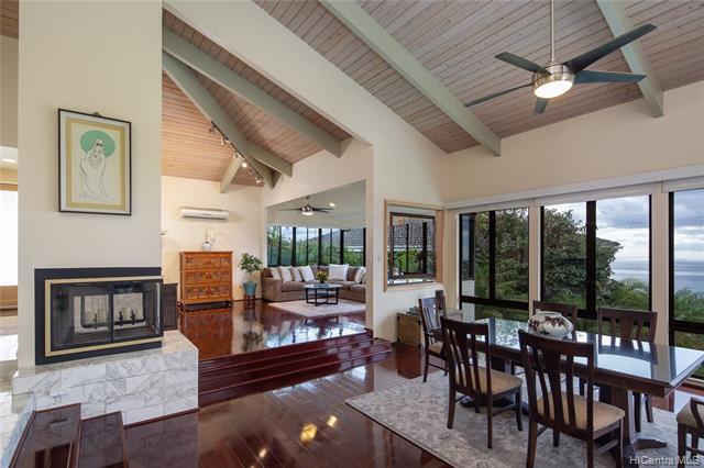 596 Puuikena Dr