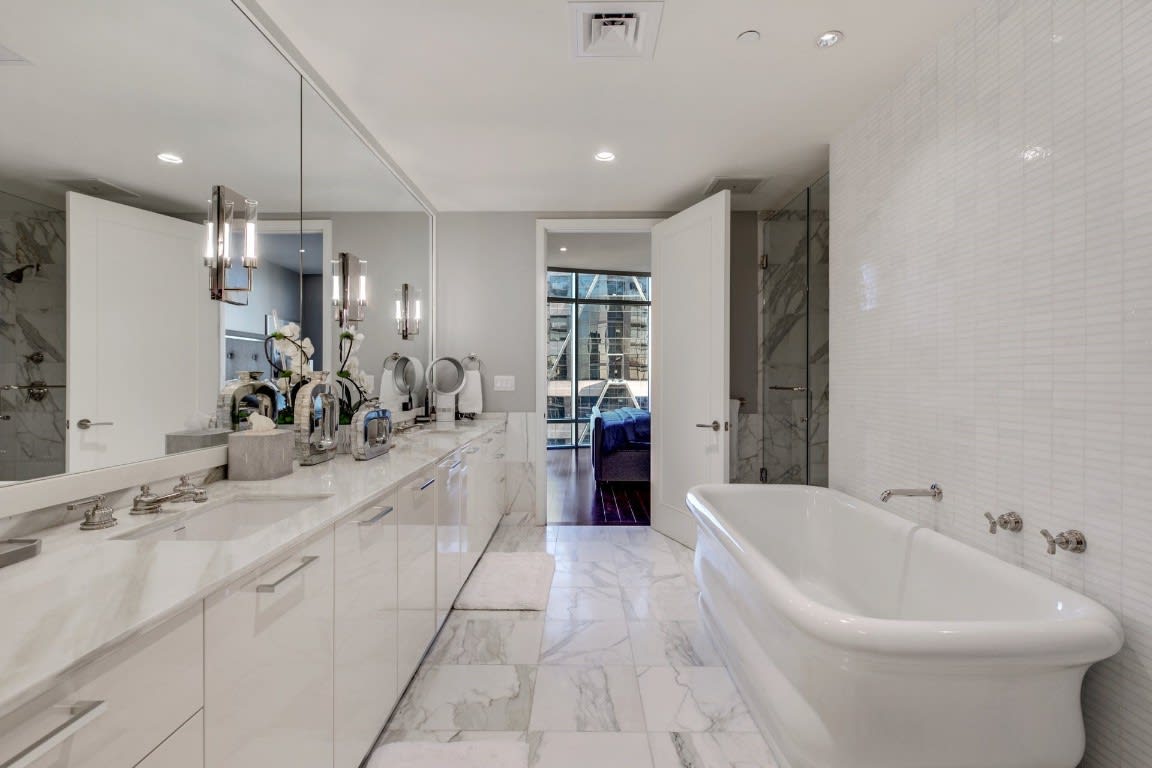 200 Congress Ave, #23F