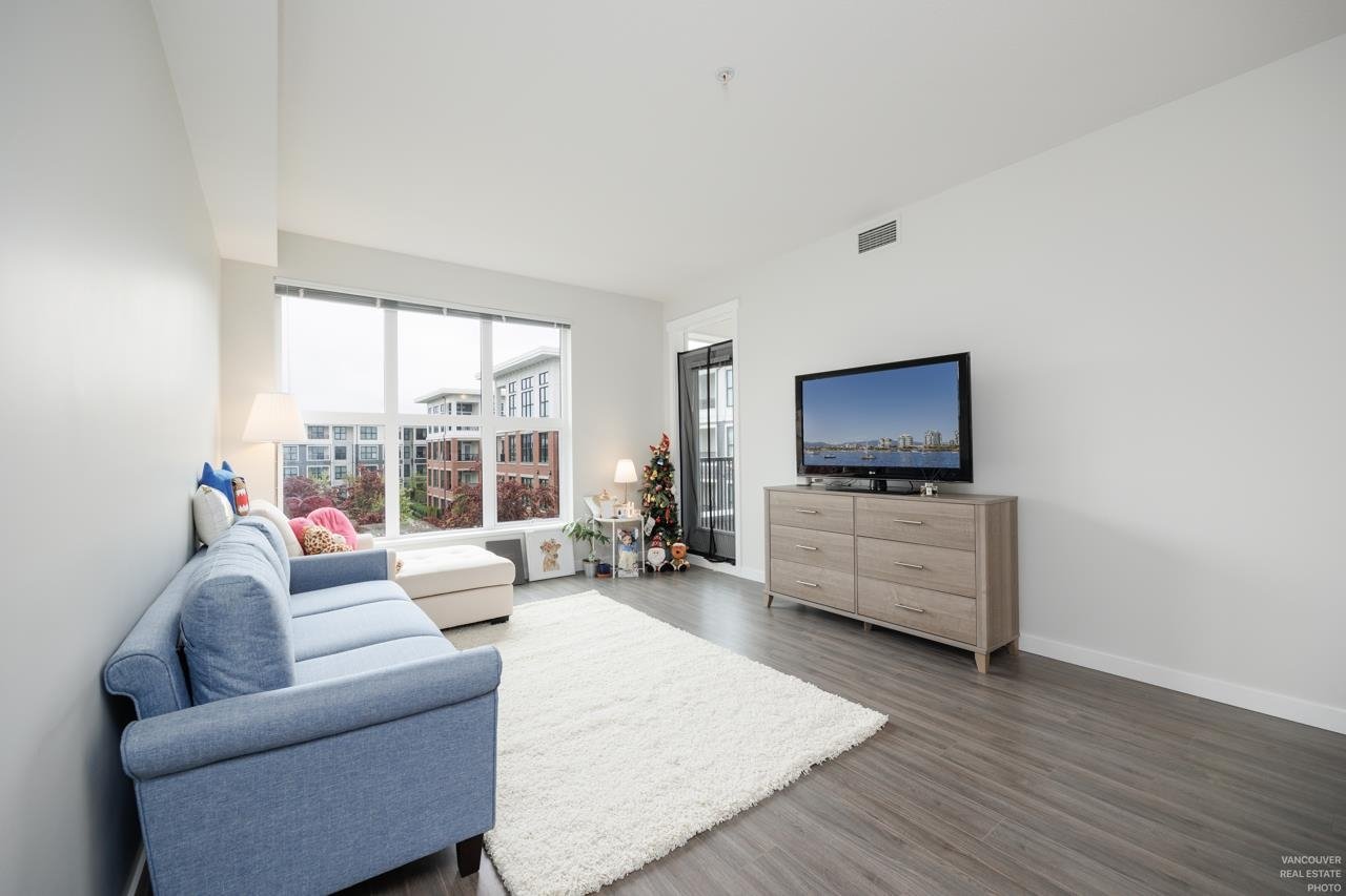 319-9551 Alexandra Rd