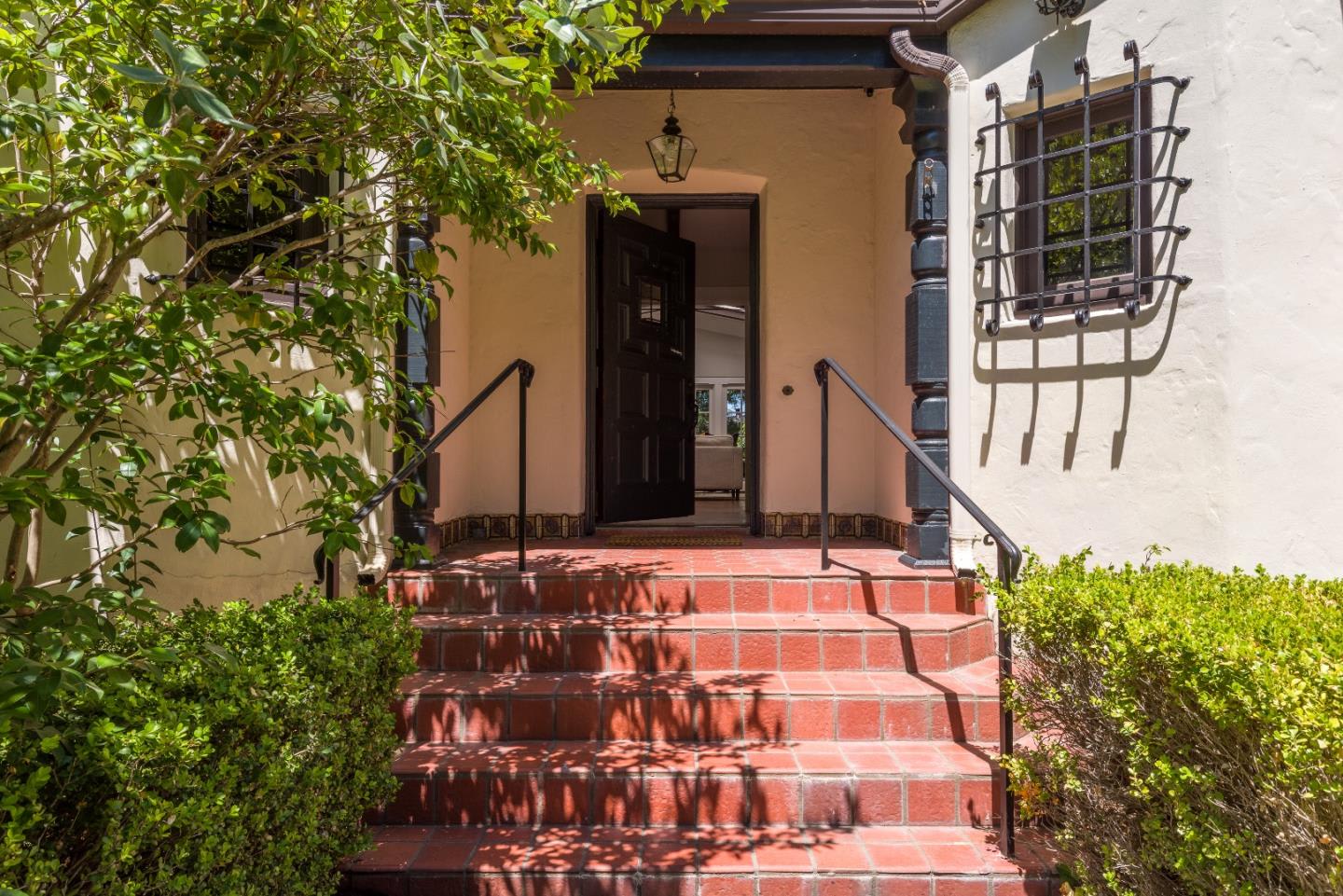 53 Lloyden Dr