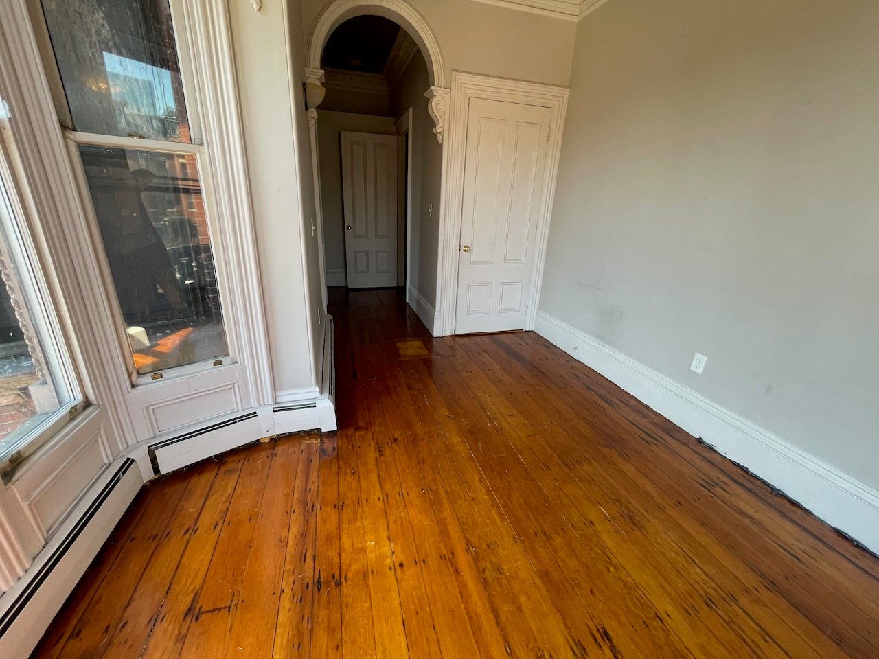 Spacious Mass Ave @ Tremont Street 2.5 Bed 1 Bath w. Laundry and Renovated Kitchen! JUNE! 