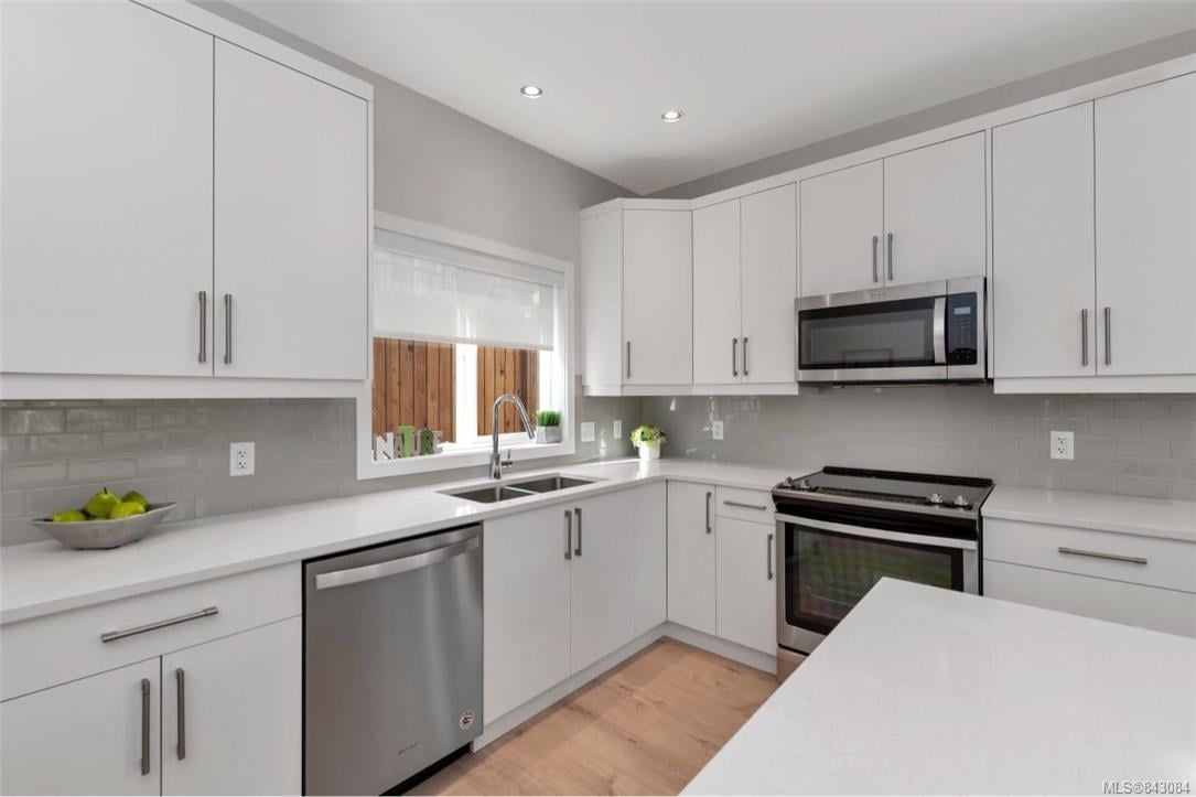 925 Echo Valley Pl, Langford