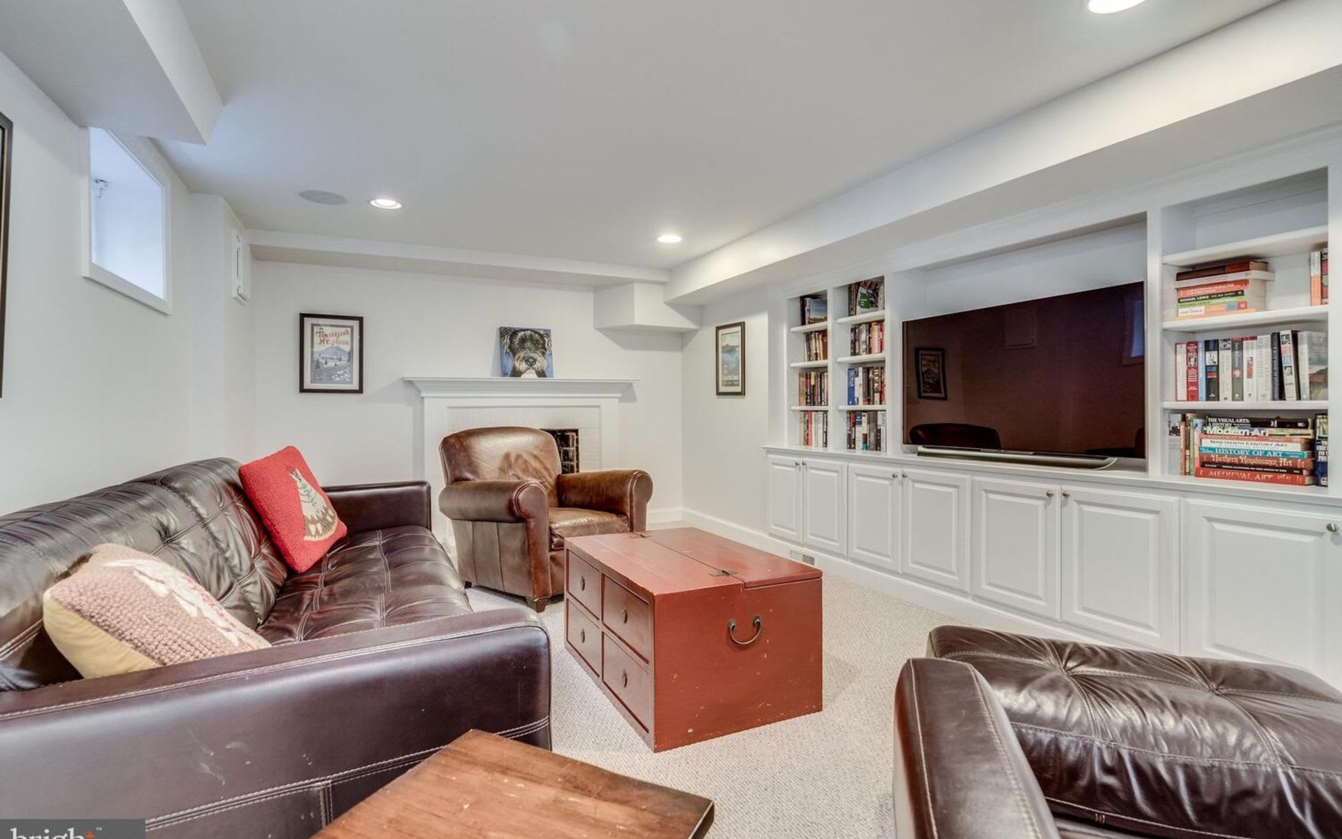 610 Crestwood Dr