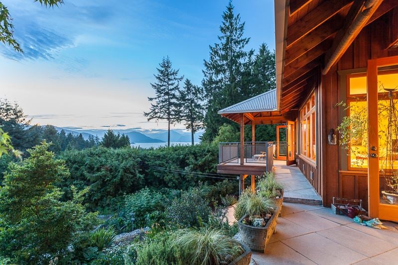 6525 Madrona Cres