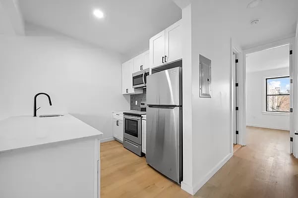 136 Franklin Street Unit: 4
