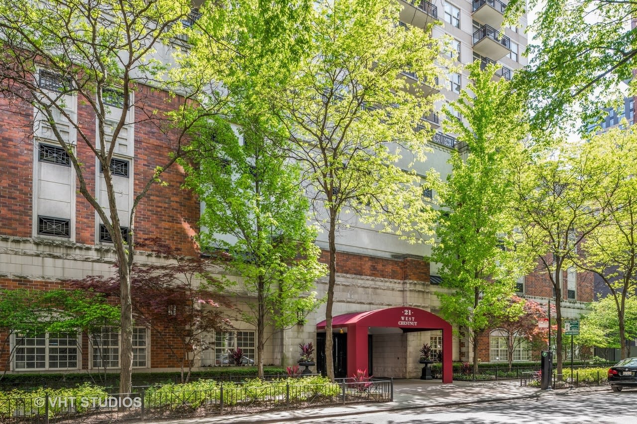 21 W Chestnut  Street, Unit 906