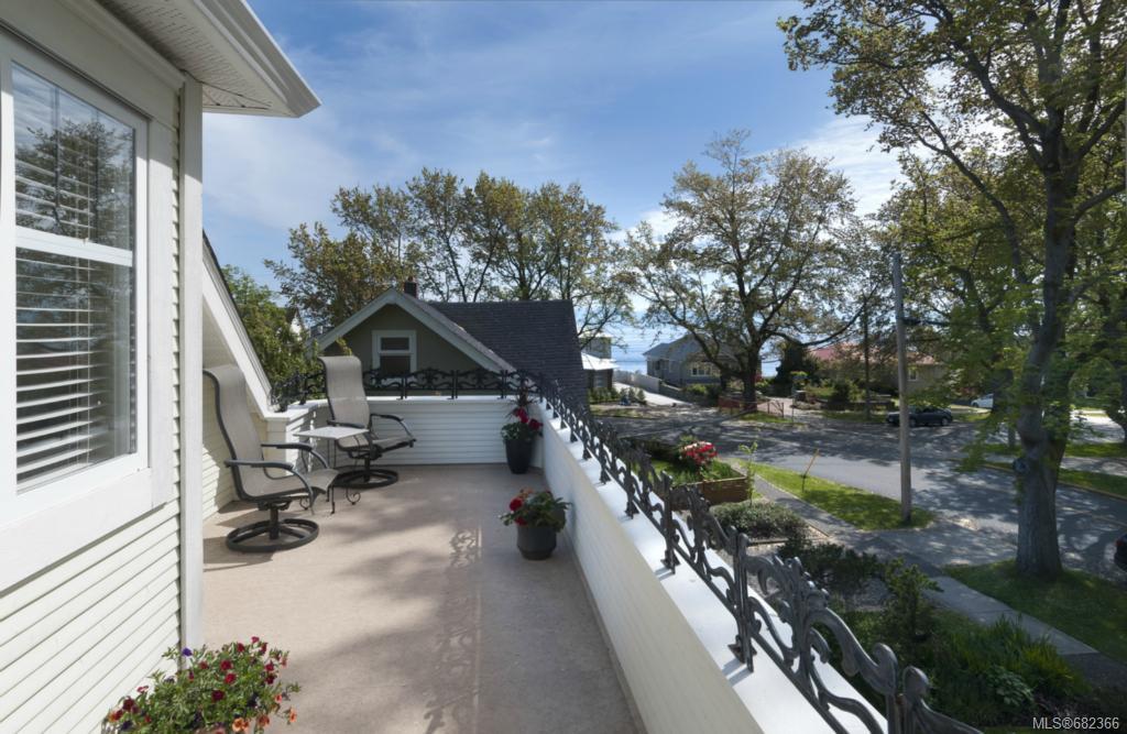 1640 Hollywood Cres