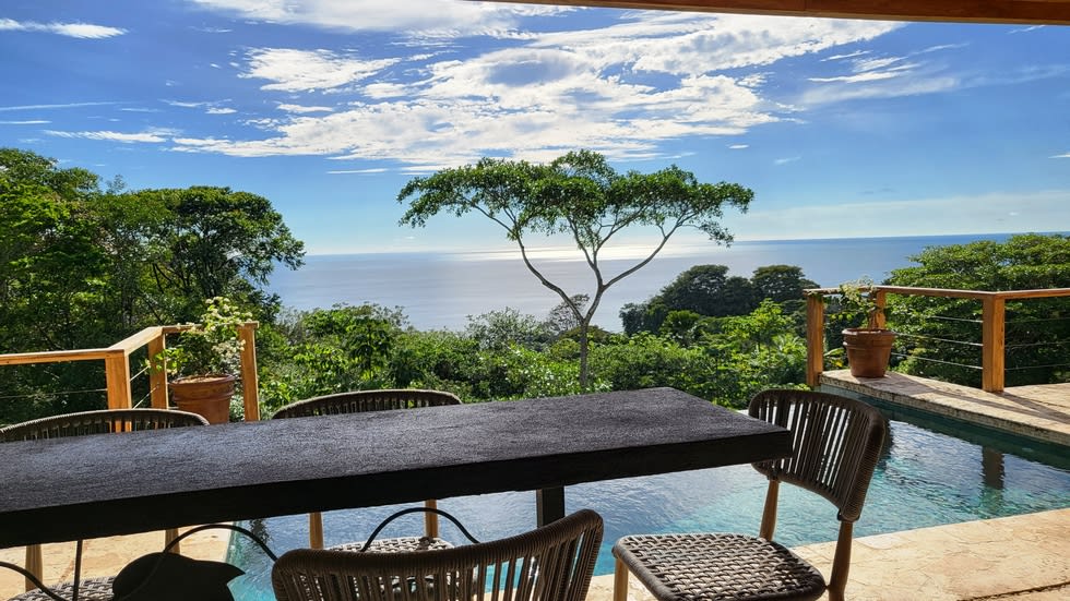 VACATION DREAM HOME WITH OCEAN VIEW IN THE ESCALERAS COMMUNITY OF DOMINICAL