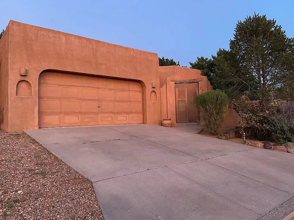 7720 Cedar Canyon Ct NE