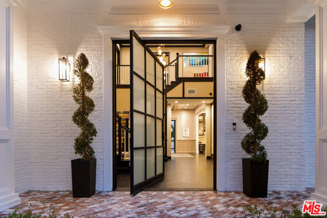 Serene Palazzo
