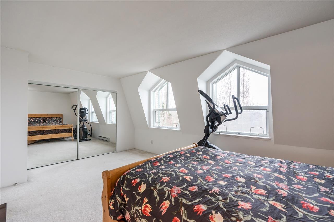 21-1215 Brunette Ave