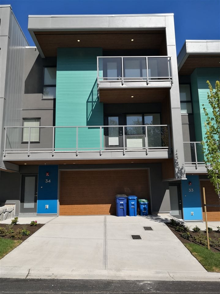 34-3596 Salal Dr