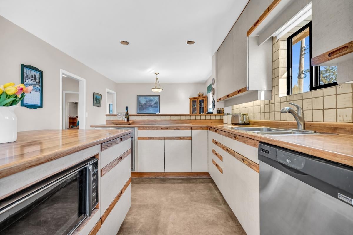 3716 W 14th Ave