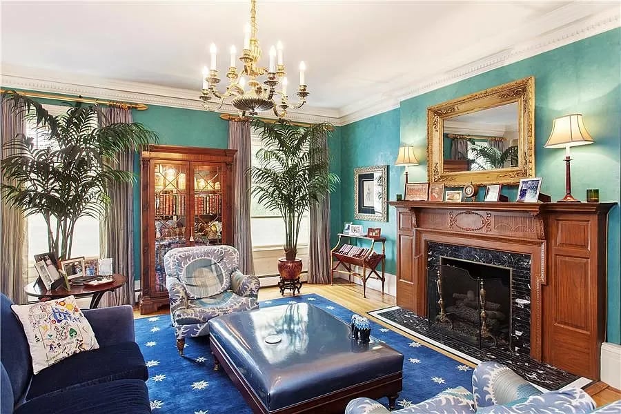 24 W 71st St