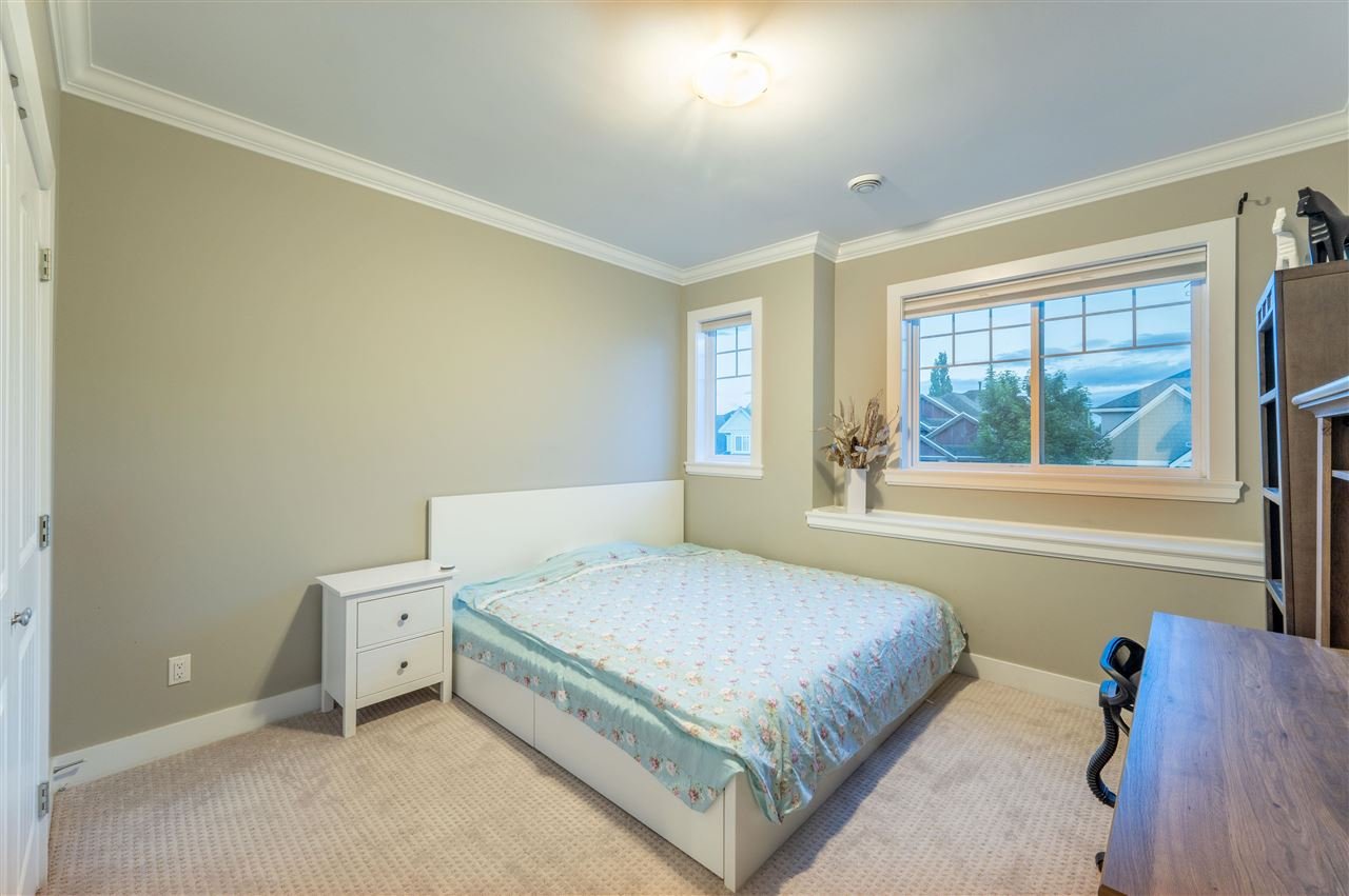 17363 64a Ave