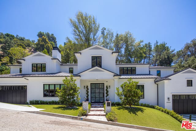 Serene Palazzo
