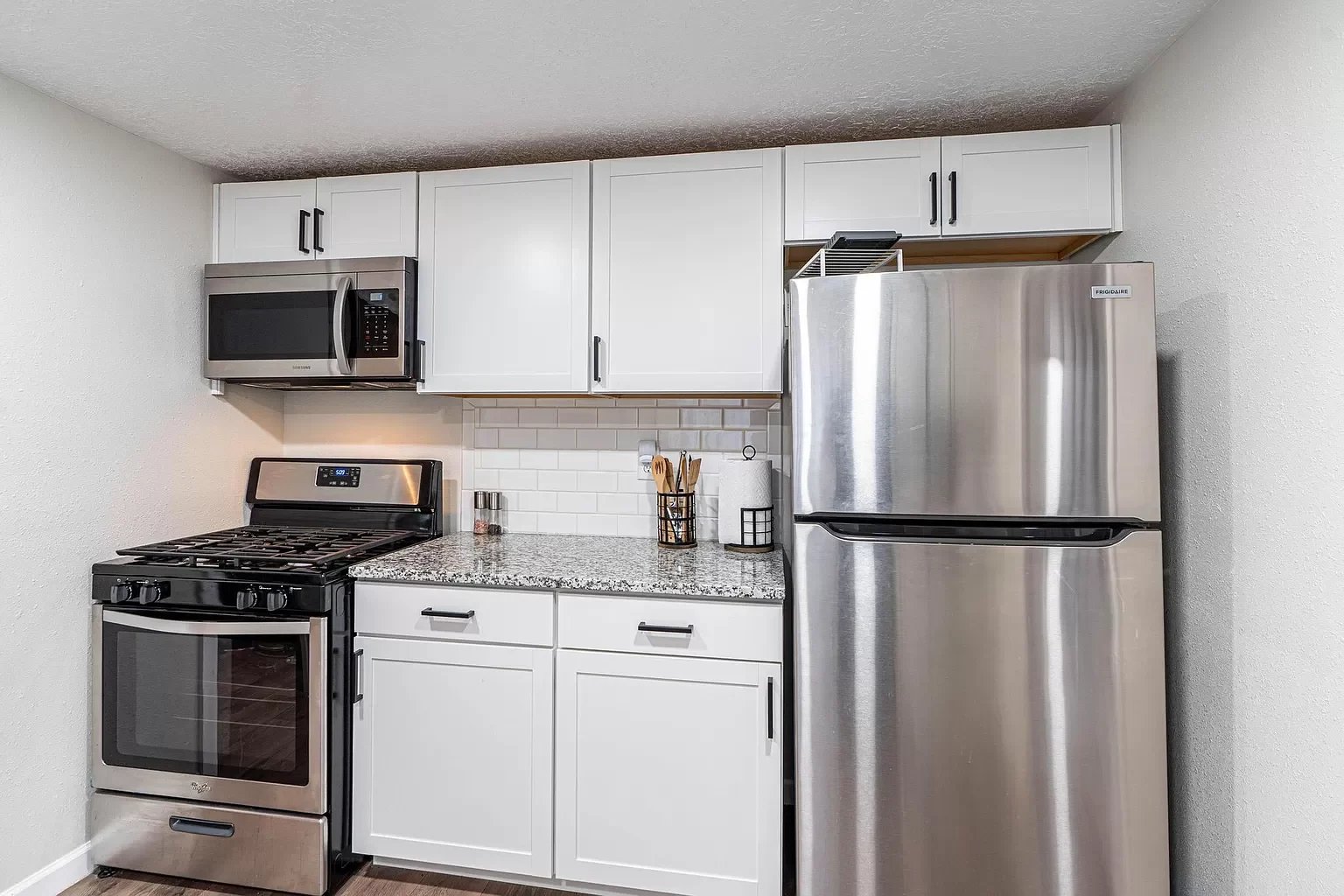 1019 Cerro Vista Rd SW