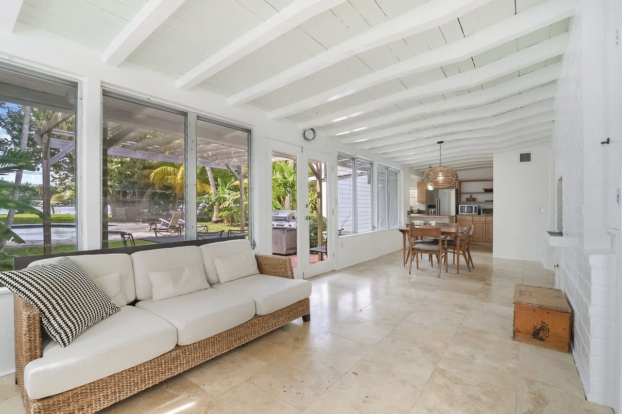 9234 Bay Dr