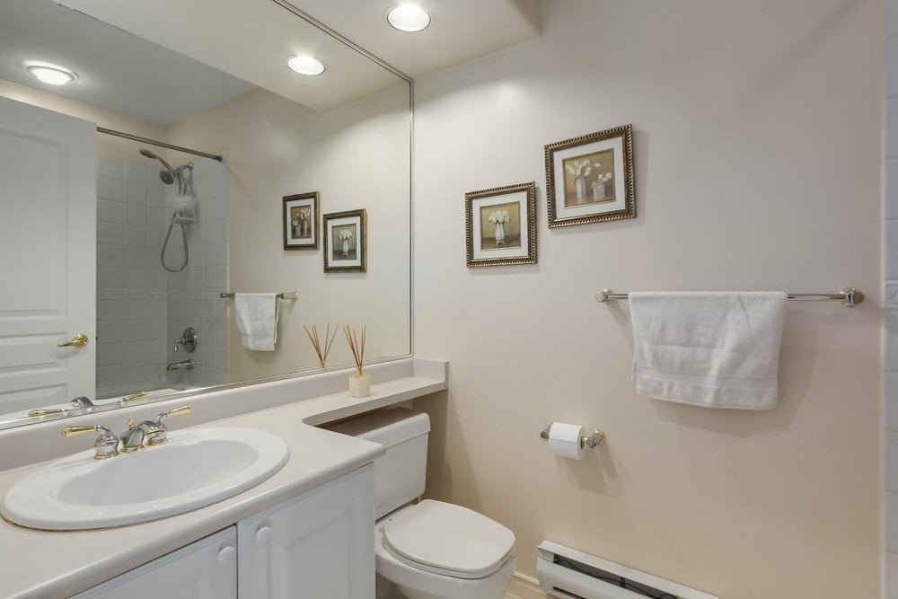 1120 Strathaven Dr