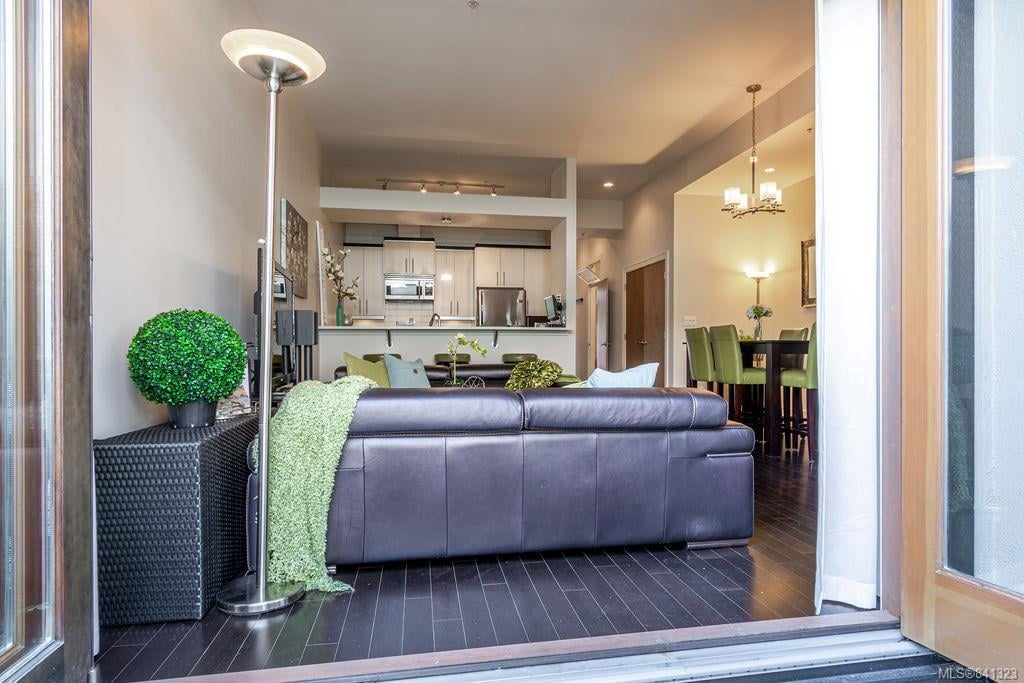 3-440 Parry St