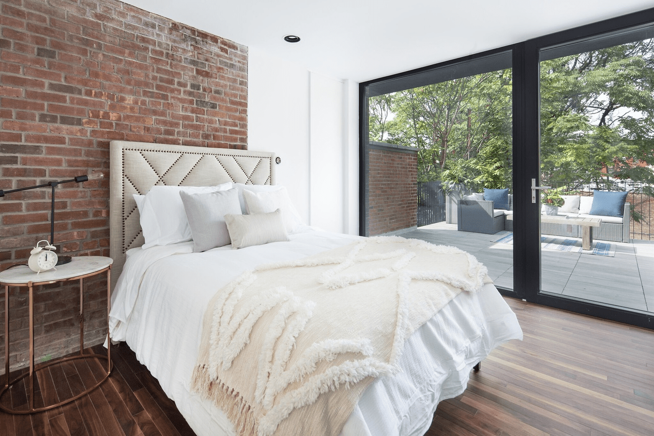 533 Leonard St, PHB