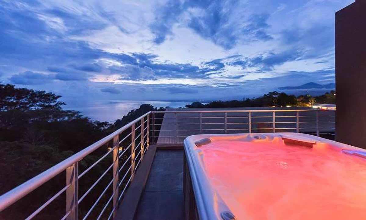 Ocean View Penthouse With Roof Top Jacuzzi @ Los Altos Resort