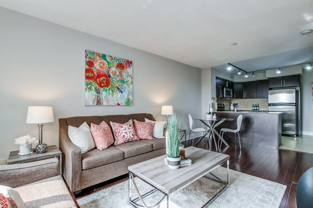60 South Town Centre Blvd #323