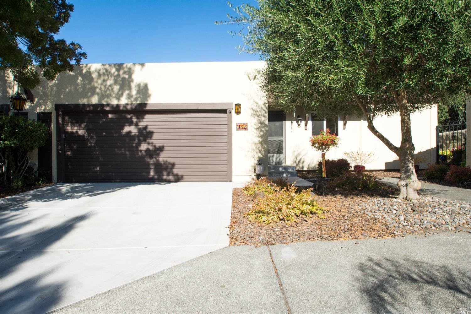 912 Shady Oak Dr
