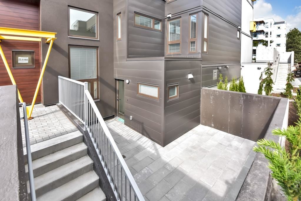 7-32828 Landeau Pl
