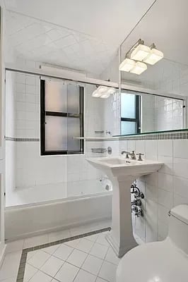 130 E 18th