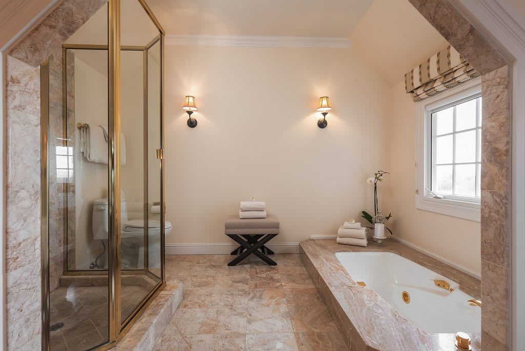 125 Lakeview Dr