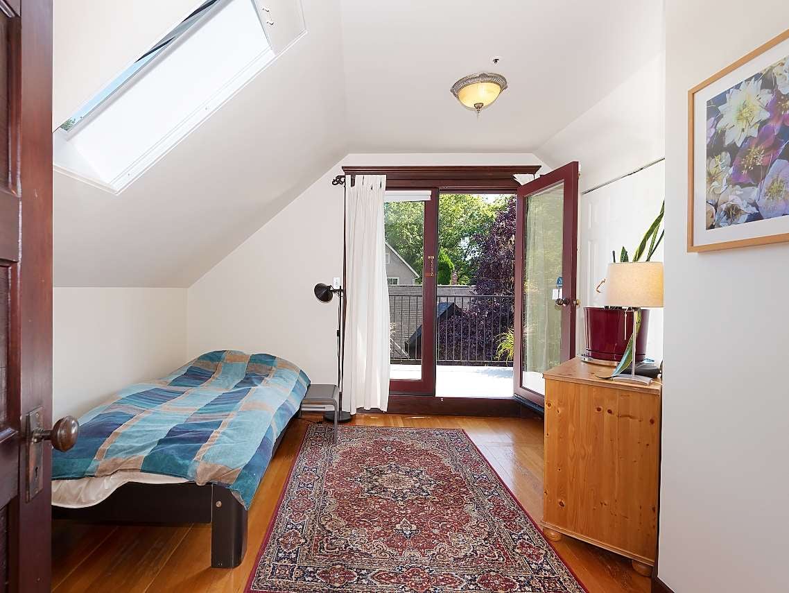 122 W 10th Ave