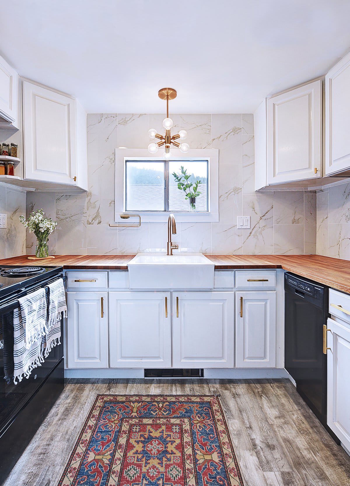 petite kitchen - Nest Realty