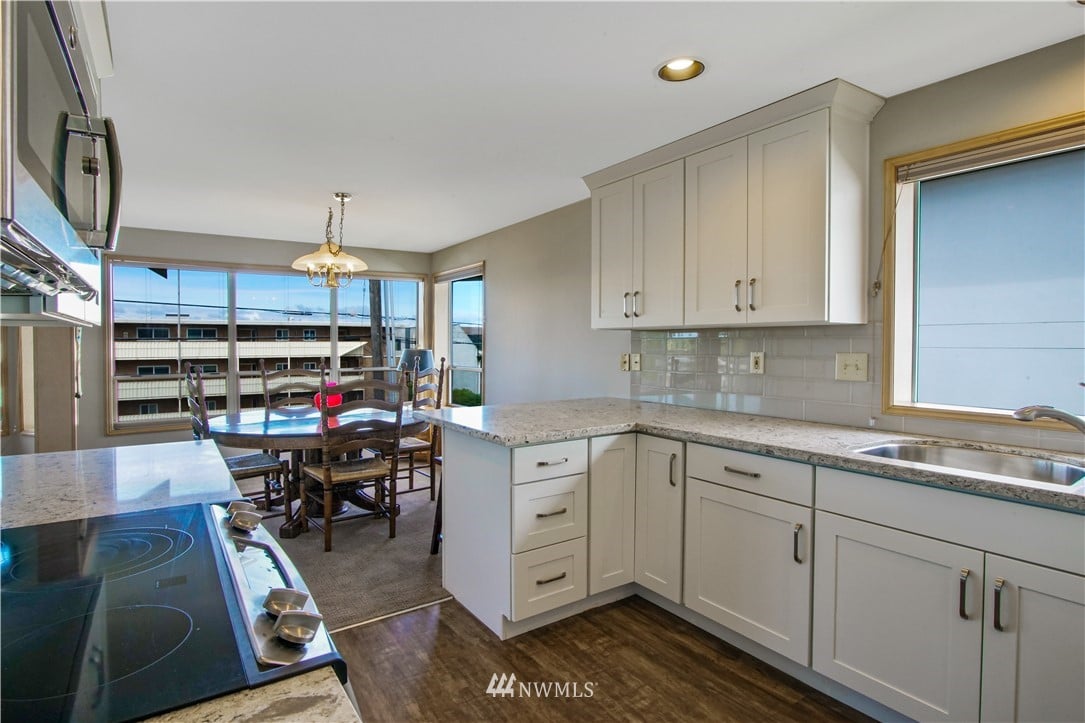 301-233 3rd Ave