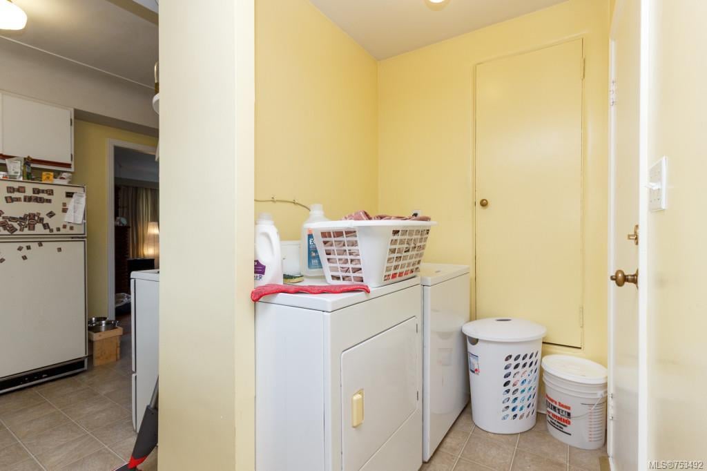 3922 Cadboro Bay Rd, Saanich