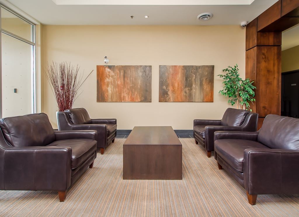 604-1211 Village Green Wy