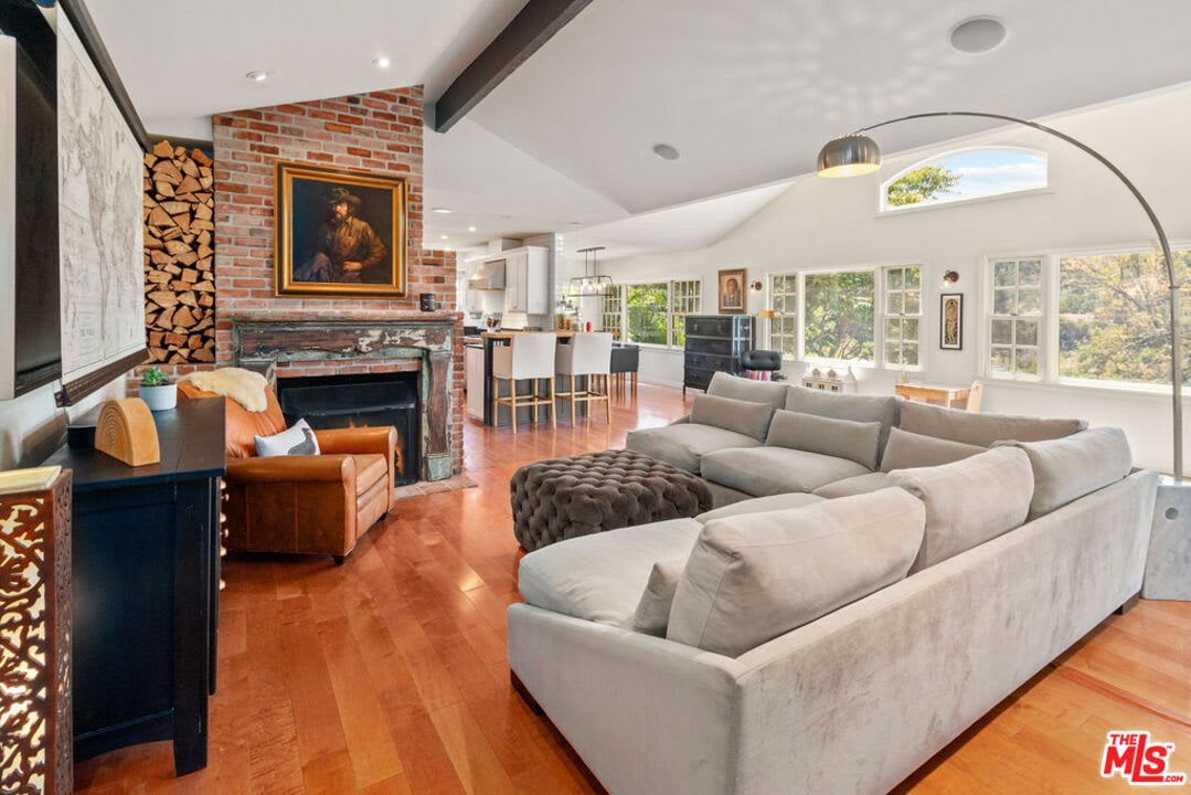 3983 Sunswept Dr