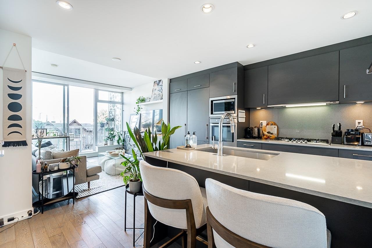 304-728 W 8th Ave