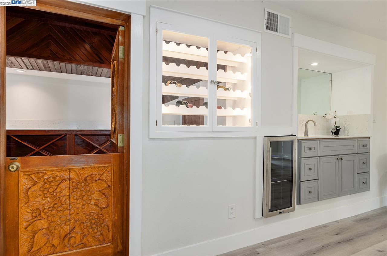 6 Saint James Ct, Orinda 