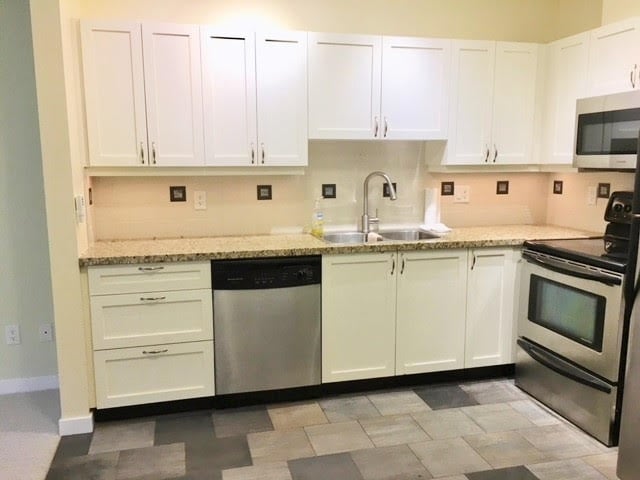 114-2511 King George Blvd