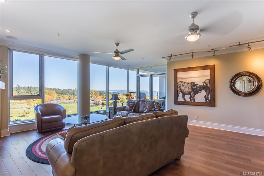 303-5332 Sayward Hill Cres