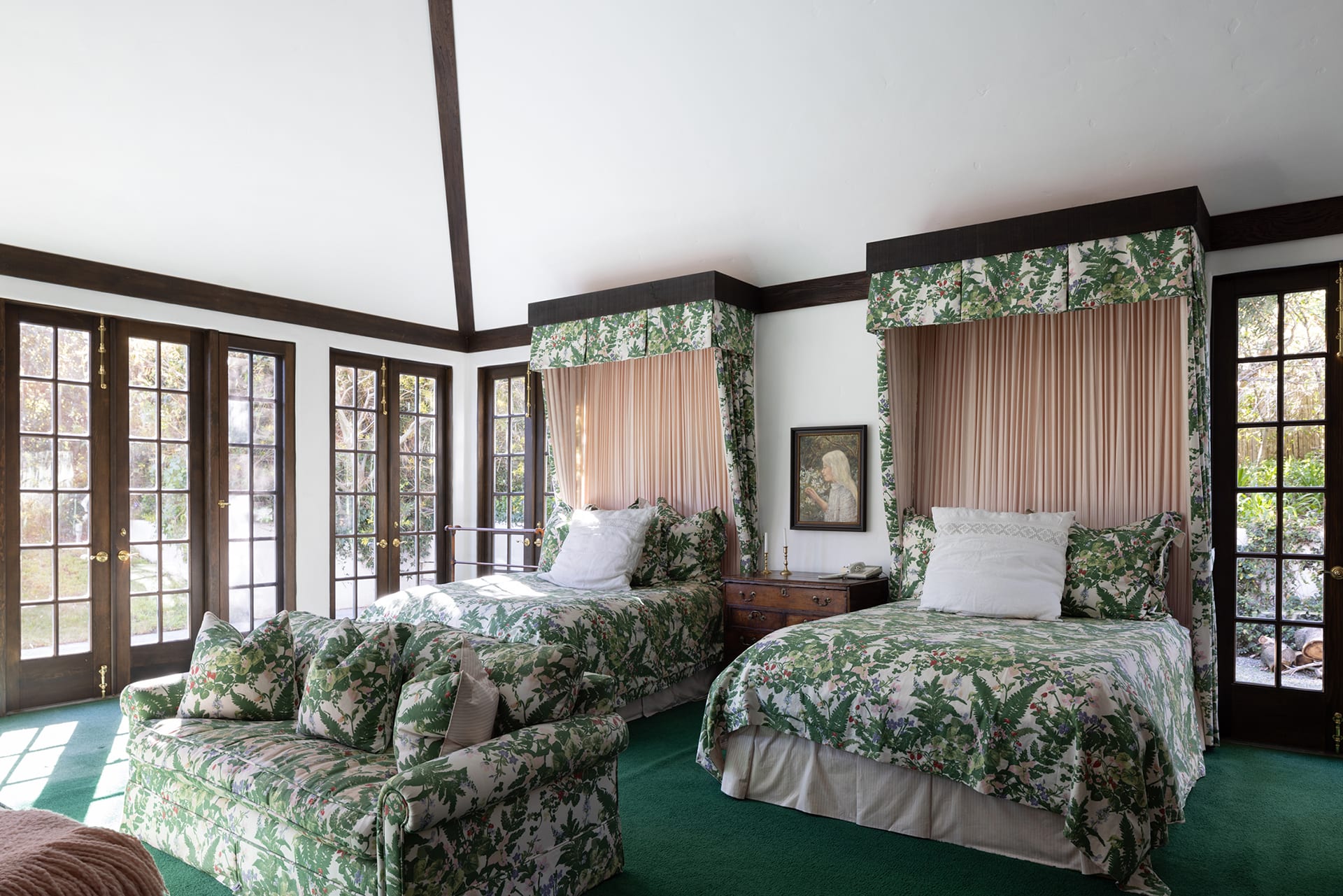 Pebble Beach Manor - 3323 Stevenson Drive