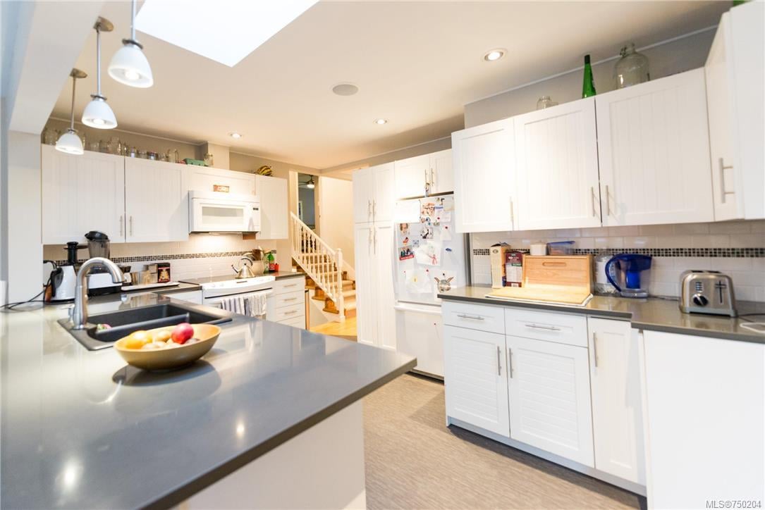 3910 Ansell Rd, Saanich