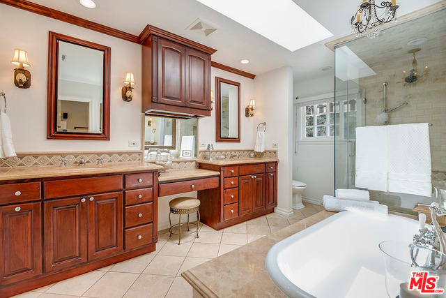 1822 Michael Ln