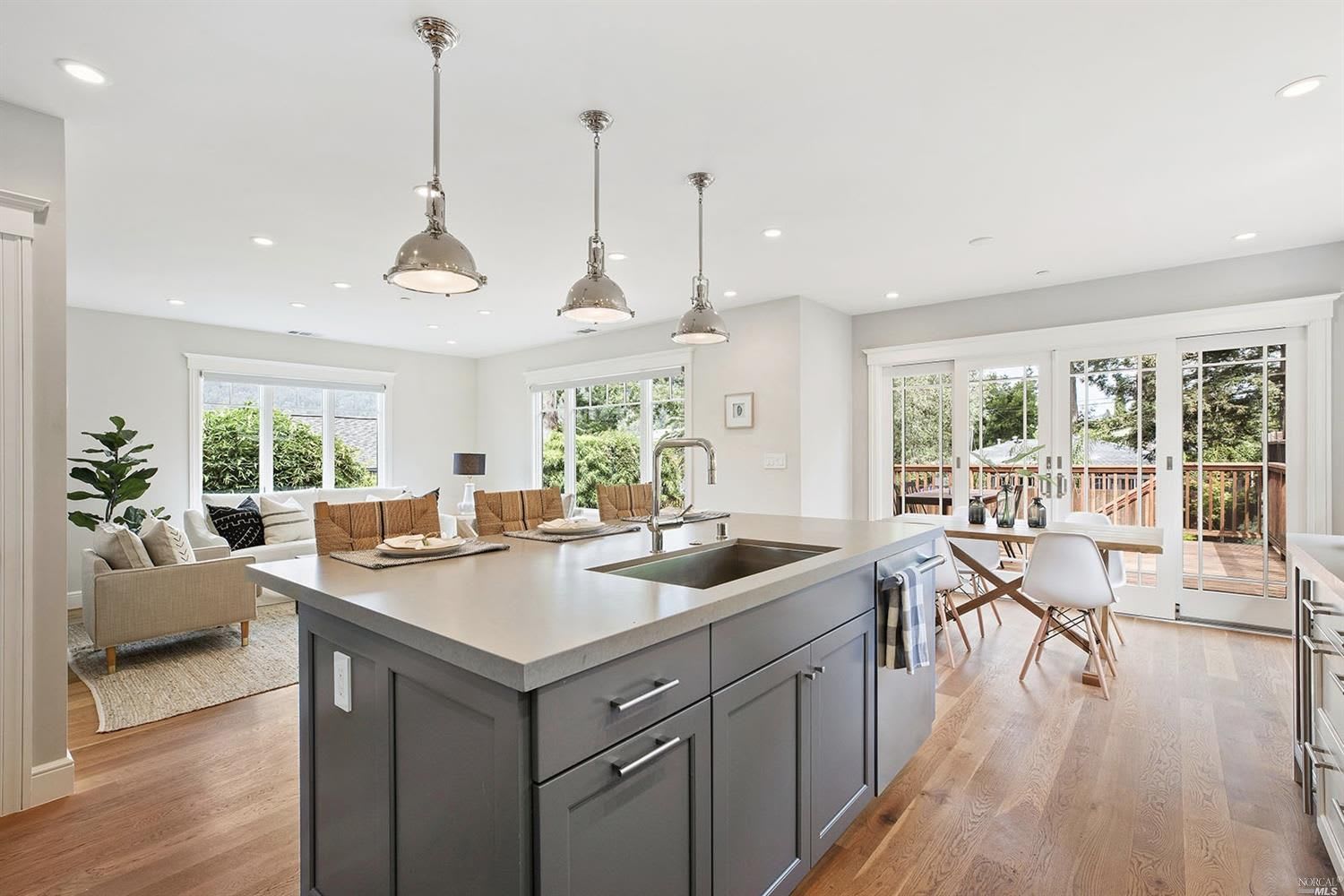 7 Ash Ave