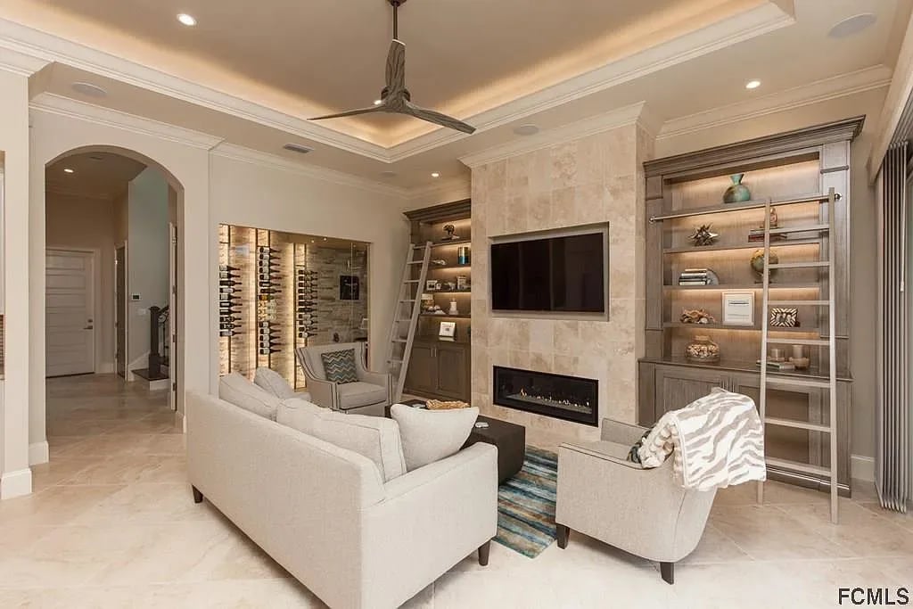 294 Yacht Harbor Dr